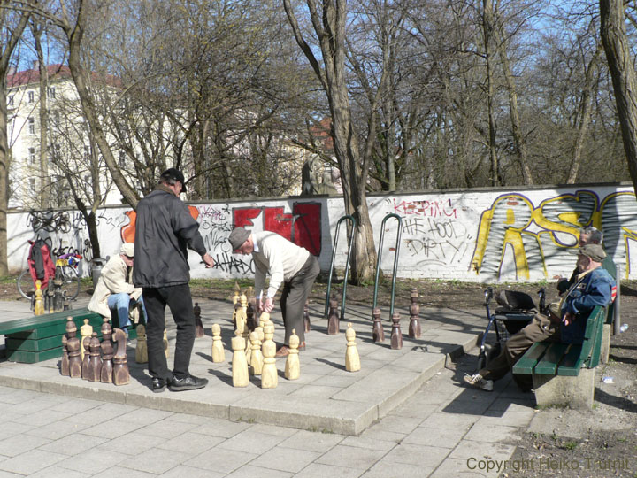 Schach_im_Park-2