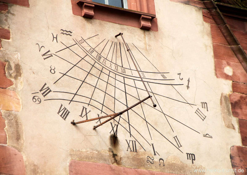 107.Sonnenuhr