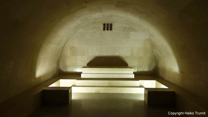 Krypta mit Sarkophag